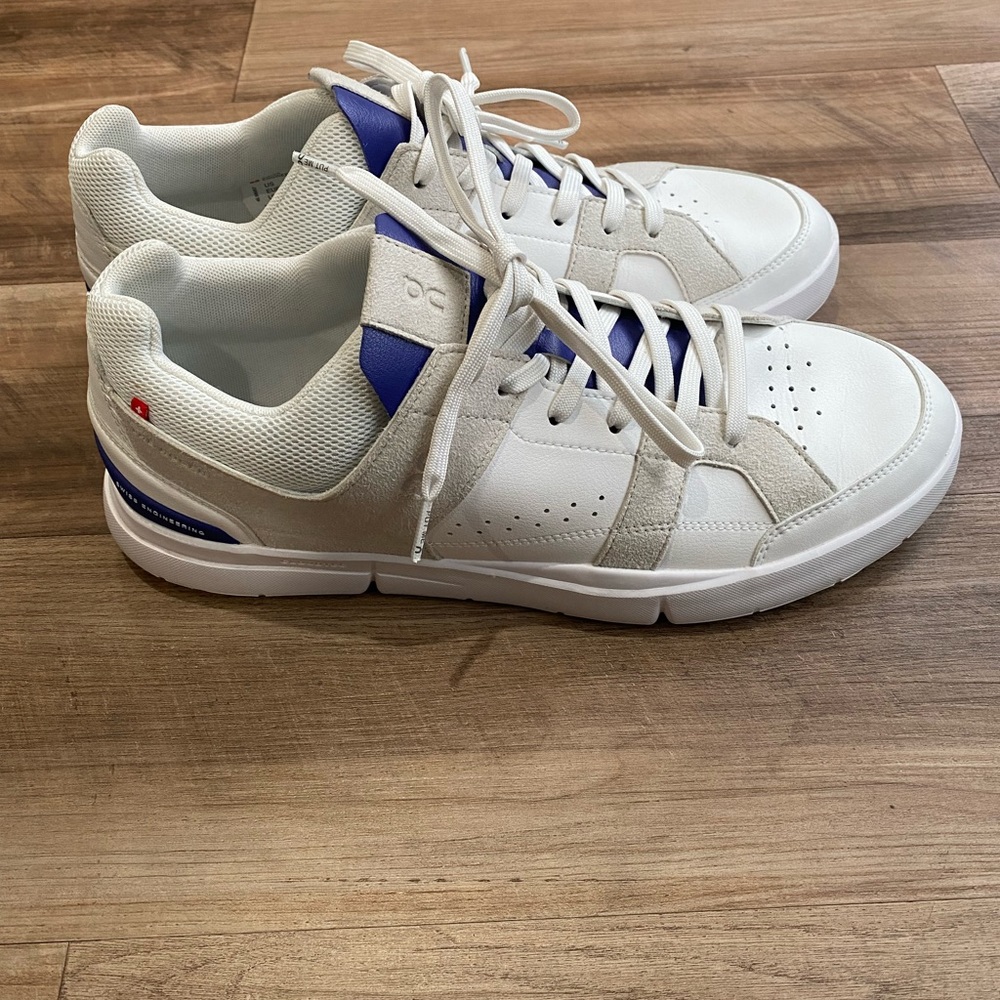 On-running the roger men size 12